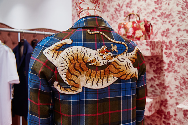 ミケーレが描くグッチの楽園「グッチ ガーデン」がDSMGに。オープニングには萬波ユカ、入夏らが来場