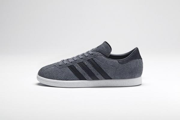 アディダス オリジナルス×ホワイトマウンテニアリングから2種類の新作。本日よりオンラインで先行受注発売