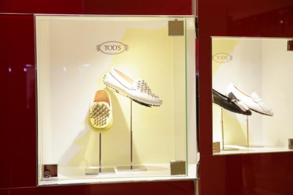 トッズがアイコンシューズ「ゴンミーニ」の日本限定モデルを9日に発売。新宿伊勢丹限定モデルのトートも登場