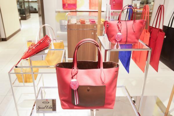 トッズがアイコンシューズ「ゴンミーニ」の日本限定モデルを9日に発売。新宿伊勢丹限定モデルのトートも登場