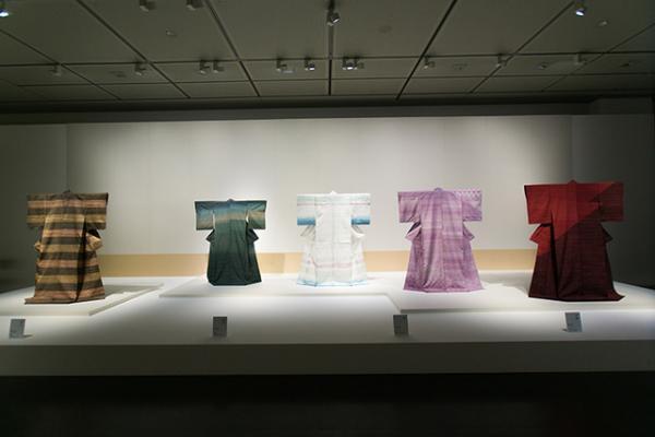 人間国宝・志村ふくみが色と織で紡いだ大規模展「志村ふくみ―母衣（ぼろ）への回帰―」の全貌と見所【展覧会レポート】