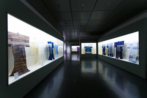 人間国宝・志村ふくみが色と織で紡いだ大規模展「志村ふくみ―母衣（ぼろ）への回帰―」の全貌と見所【展覧会レポート】