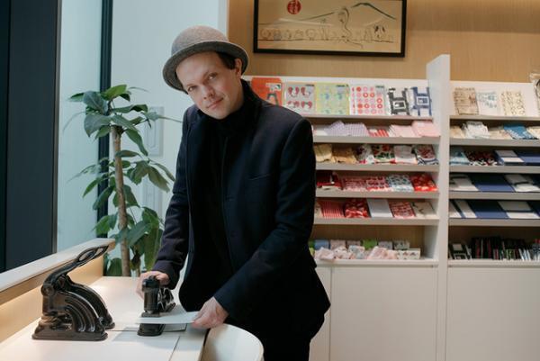 【銀座再発見】ギャラリーや老舗文具店を巡りクリエーションのヒントを探す街ーアートディレクターのプシエメク・ソブツキ(PR)