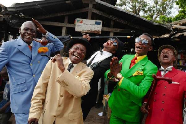 世界一エレガントなコンゴの紳士集団「サプール」の写真展が西武渋谷店にて開催