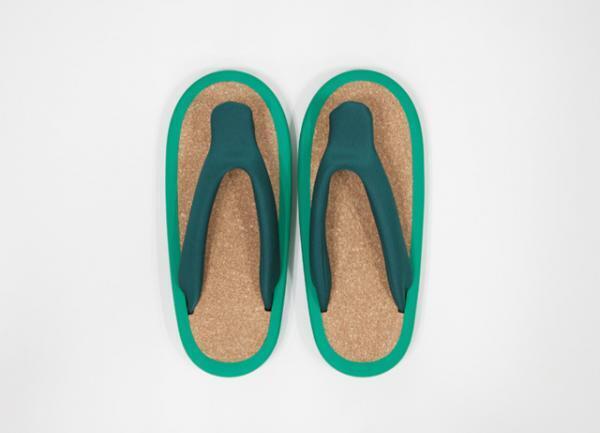 白金台BIOTOPで、祇園の老舗履物店「ない藤」手がけるビーチサンダルJOJOがポップアップ。横須賀功光の写真展も同時開催