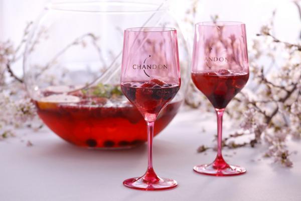 桜の名所をシャンパン片手にめぐる「お花見 CHANDON」、今年も中目黒に期間限定バー