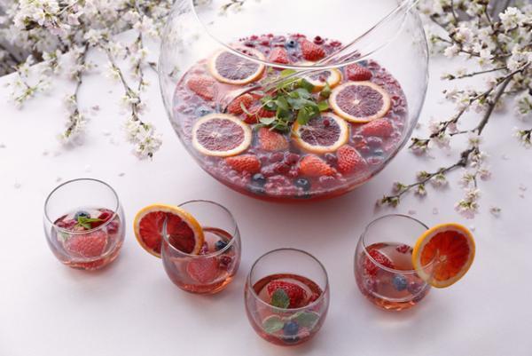 桜の名所をシャンパン片手にめぐる「お花見 CHANDON」、今年も中目黒に期間限定バー