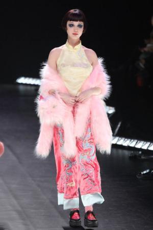 「ファッションはファンタジー」ケイタ マルヤマが誘う夢の中の夜会【16-17AWウィメンズ】