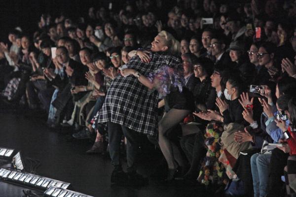 「ファッションはファンタジー」ケイタ マルヤマが誘う夢の中の夜会【16-17AWウィメンズ】