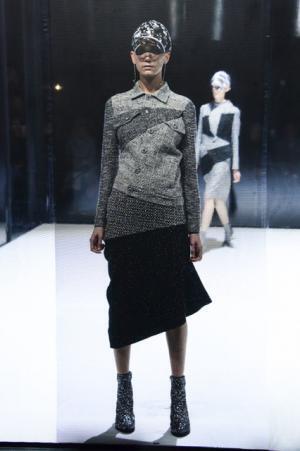 フィルターを通じて浮き出るモチーフ、ノイズを可視化するアンリアレイジ【16-17AWウィメンズ】