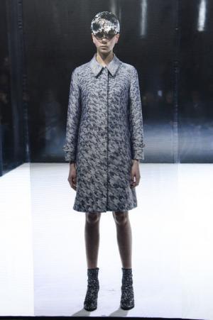 フィルターを通じて浮き出るモチーフ、ノイズを可視化するアンリアレイジ【16-17AWウィメンズ】