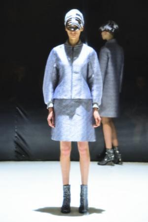 フィルターを通じて浮き出るモチーフ、ノイズを可視化するアンリアレイジ【16-17AWウィメンズ】