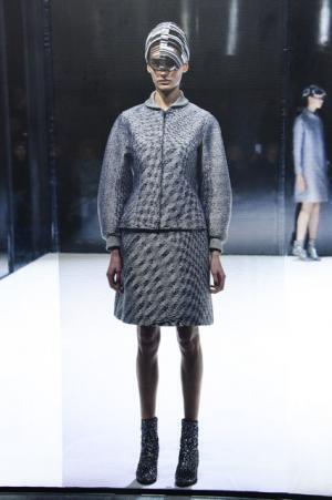 フィルターを通じて浮き出るモチーフ、ノイズを可視化するアンリアレイジ【16-17AWウィメンズ】