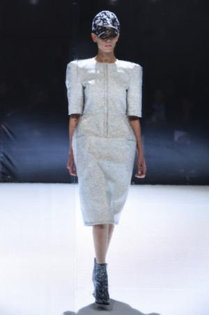 フィルターを通じて浮き出るモチーフ、ノイズを可視化するアンリアレイジ【16-17AWウィメンズ】