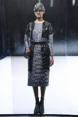 フィルターを通じて浮き出るモチーフ、ノイズを可視化するアンリアレイジ【16-17AWウィメンズ】