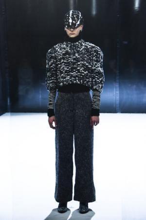 フィルターを通じて浮き出るモチーフ、ノイズを可視化するアンリアレイジ【16-17AWウィメンズ】