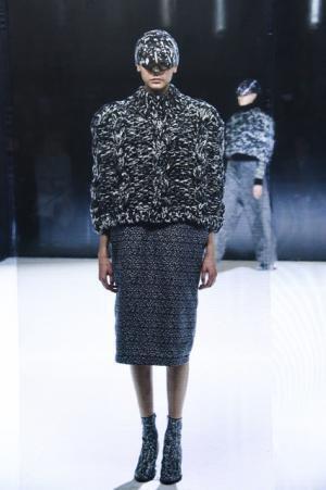 フィルターを通じて浮き出るモチーフ、ノイズを可視化するアンリアレイジ【16-17AWウィメンズ】