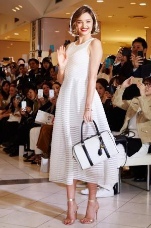 ミランダ・カーが閉店後の新宿伊勢丹に！サマンサタバサ×伊勢丹による一夜限りのファッションショー