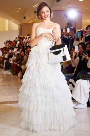 ミランダ・カーが閉店後の新宿伊勢丹に！サマンサタバサ×伊勢丹による一夜限りのファッションショー