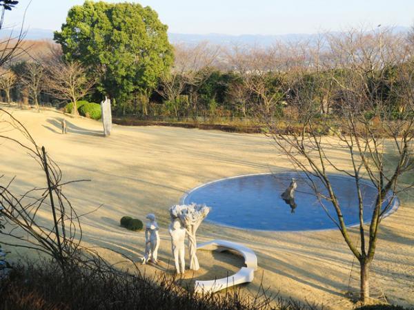 静寂の中、彫刻・文学・野の花に触れる―長泉町「クレマチスの丘」【富士の旅vol.1】