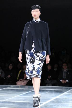 ミントデザインズ、ポストモダンに魅せられた近未来【16-17AWウィメンズ】