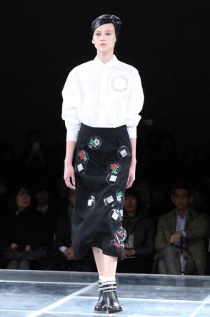 ミントデザインズ、ポストモダンに魅せられた近未来【16-17AWウィメンズ】