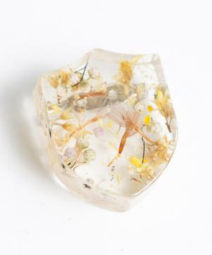 アンリアレイジが“目に見えない花”でFLOWER SHOPオープン。新宿伊勢丹でバーチャルな桜の花見