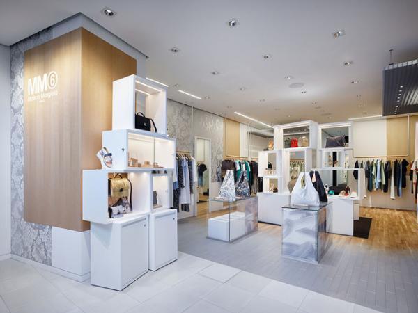 エムエム6 メゾン マルジェラが表参道ヒルズに日本初の旗艦店をオープン。26日までデジタルインスタレーションも