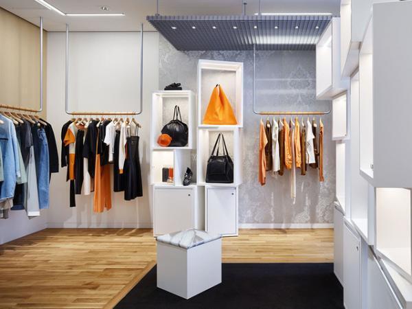 エムエム6 メゾン マルジェラが表参道ヒルズに日本初の旗艦店をオープン。26日までデジタルインスタレーションも