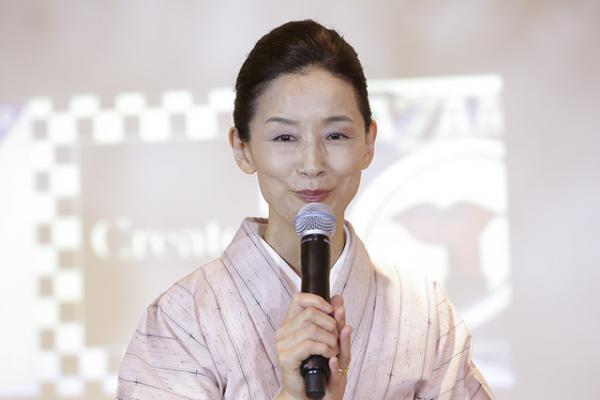 銀座三越で一夜限りのパーティー。“ピンク”のドレスコードでマドモアゼル・ユリア、エリーローズらも参加