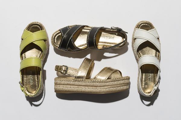 プラダ、新宿伊勢丹でシューズのポップアップ。2016春夏新作、先行販売カラーも