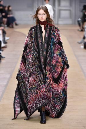 荒野をノマディックに旅するクロエのワードローブ【16-17AWウィメンズ】