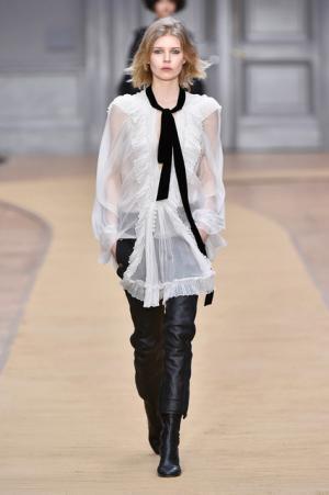 荒野をノマディックに旅するクロエのワードローブ【16-17AWウィメンズ】