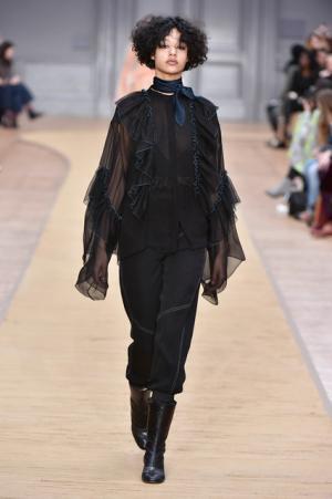 荒野をノマディックに旅するクロエのワードローブ【16-17AWウィメンズ】