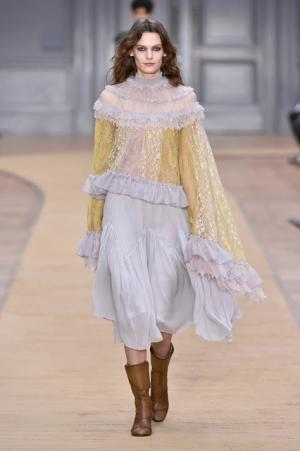 荒野をノマディックに旅するクロエのワードローブ【16-17AWウィメンズ】