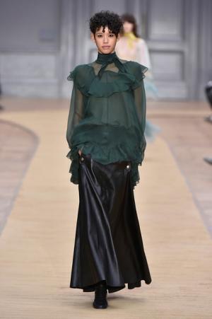 荒野をノマディックに旅するクロエのワードローブ【16-17AWウィメンズ】