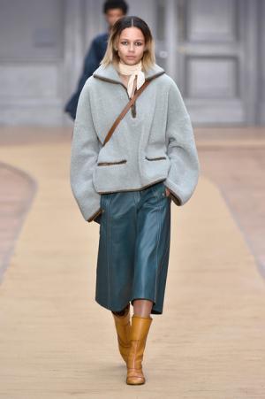 荒野をノマディックに旅するクロエのワードローブ【16-17AWウィメンズ】