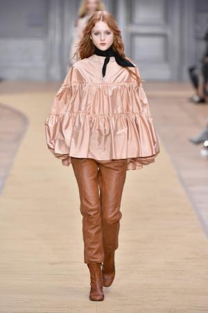 荒野をノマディックに旅するクロエのワードローブ【16-17AWウィメンズ】