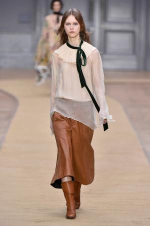 荒野をノマディックに旅するクロエのワードローブ【16-17AWウィメンズ】