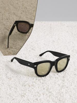 アクネ ストゥディオズのアイウエアコレクションに2種の新モデルが仲間入り