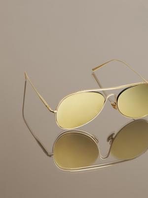 アクネ ストゥディオズのアイウエアコレクションに2種の新モデルが仲間入り