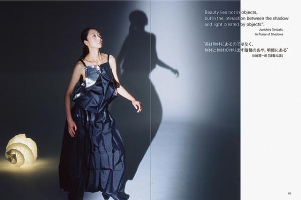 三宅一生のものづくりに迫った書籍が刊行、荒木経惟の撮りおろし作品などから紐解く