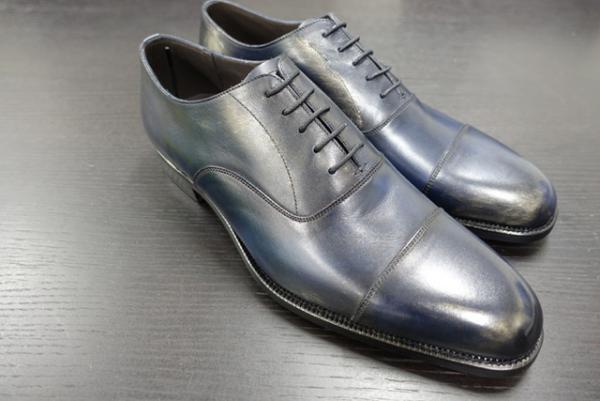 銀座三越のシューズアトリエ、“金”をテーマにカラーオーダー会を実施