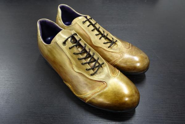 銀座三越のシューズアトリエ、“金”をテーマにカラーオーダー会を実施