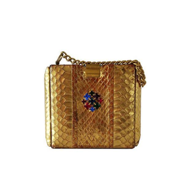 シャネルのアーカイブを加工したアート。ディラン・リューがパスザバトン京都祇園店でエキシビション