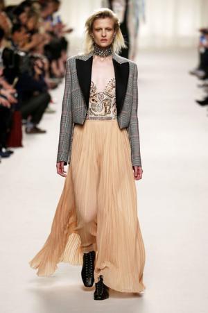 ランバン、ジャンヌ・ランバンの美学に思いを馳せ紡ぐエレガンス【2016-17秋冬ウィメンズ】