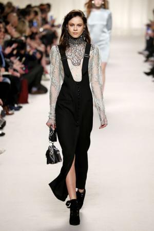 ランバン、ジャンヌ・ランバンの美学に思いを馳せ紡ぐエレガンス【2016-17秋冬ウィメンズ】