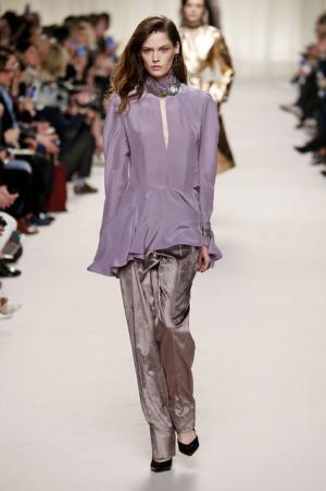 ランバン、ジャンヌ・ランバンの美学に思いを馳せ紡ぐエレガンス【2016-17秋冬ウィメンズ】