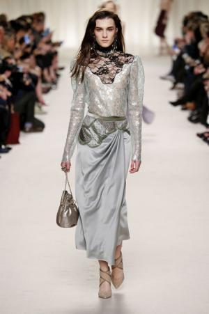 ランバン、ジャンヌ・ランバンの美学に思いを馳せ紡ぐエレガンス【2016-17秋冬ウィメンズ】