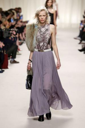 ランバン、ジャンヌ・ランバンの美学に思いを馳せ紡ぐエレガンス【2016-17秋冬ウィメンズ】